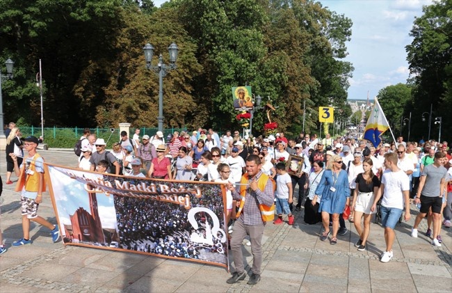 Pielgrzymka radomska - kolumny radomskie