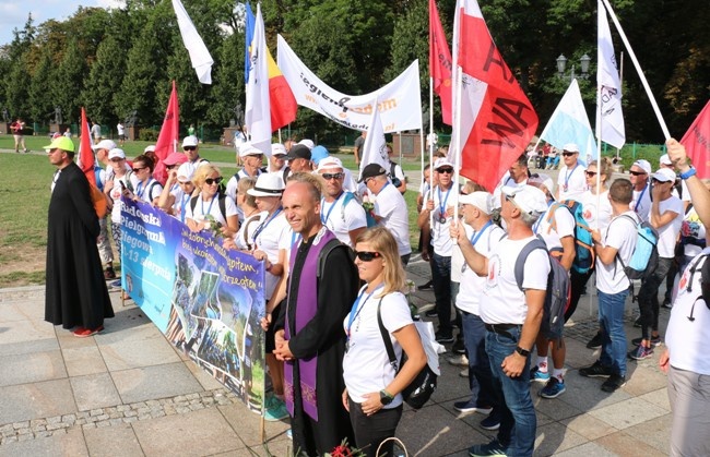 Pielgrzymka radomska - kolumny radomskie