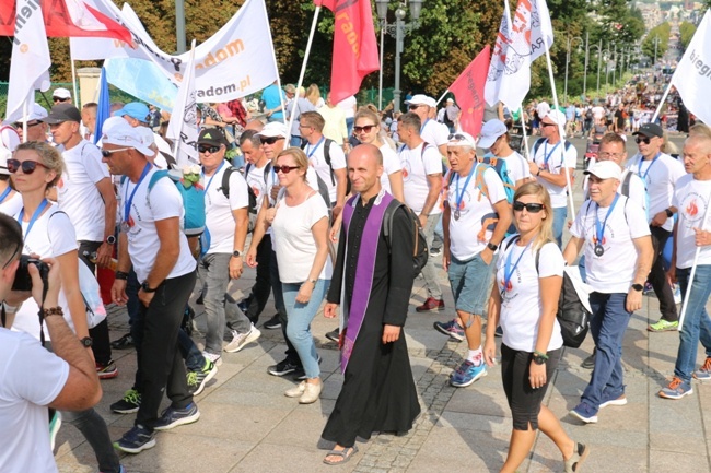 Pielgrzymka radomska - kolumny radomskie