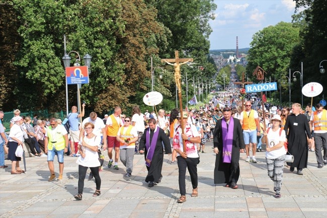 Pielgrzymka radomska - kolumny radomskie