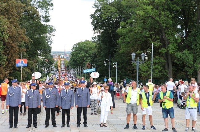 Pielgrzymka radomska - kolumny radomskie