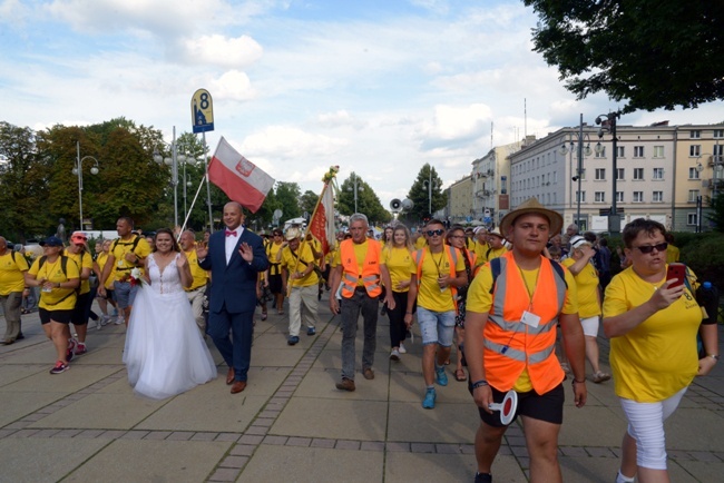 Pielgrzymka radomska - kolumny radomskie