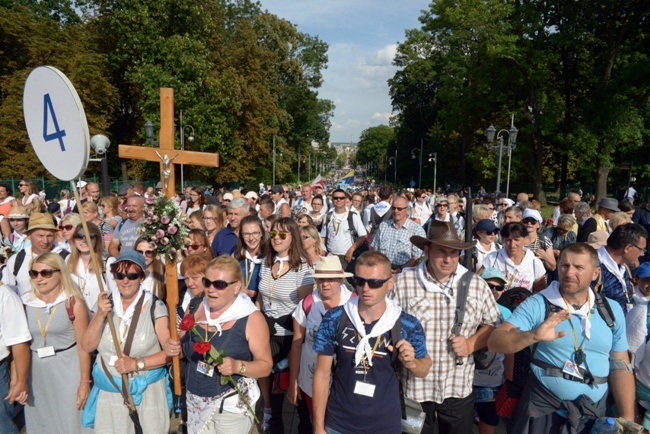 Pielgrzymka radomska - kolumny radomskie