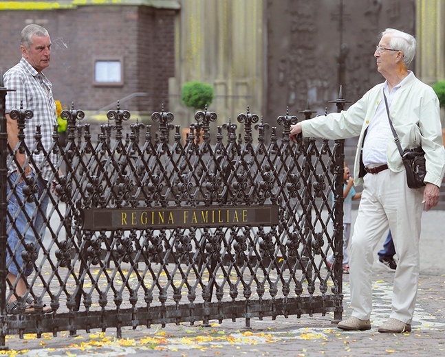 Przed sanktuarium 
Matki Bożej Pocieszycielki Strapionych.
6.08.2019  Kevelaer Niemcy