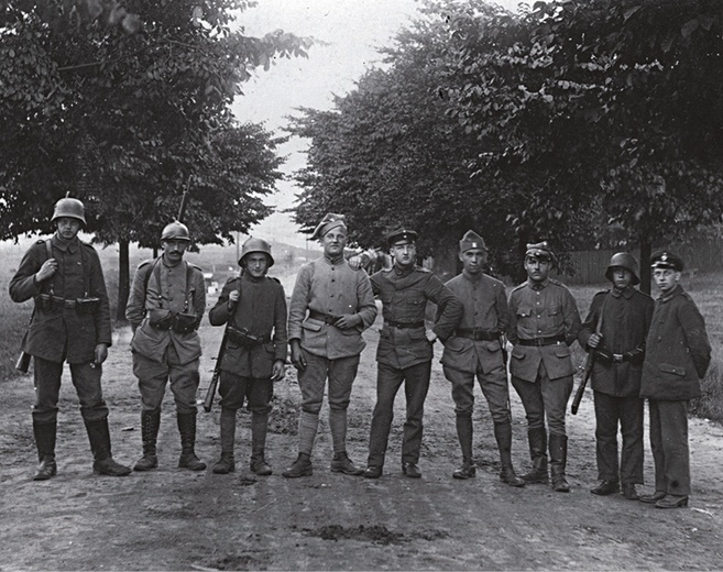 Powstańcy śląscy w 1919 r. walczyli w różnych mundurach: m.in. niemieckich  i Błękitnej Armii gen. Józefa Hallera.