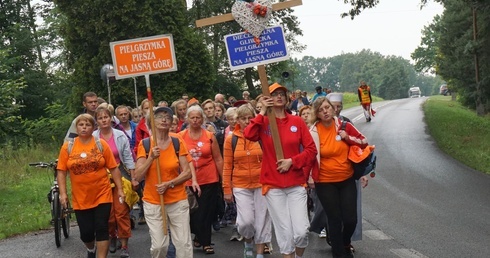 Pielgrzymka na Jasną Górę. Pomarańczowi już w drodze