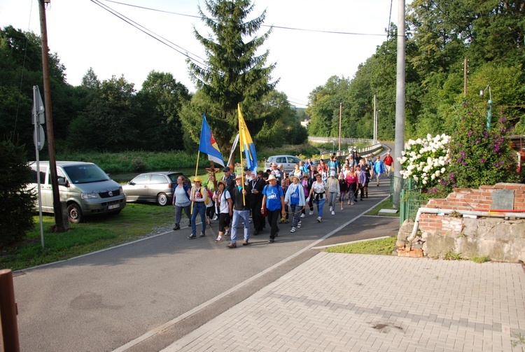 Szli i doszli przed Jej oblicze