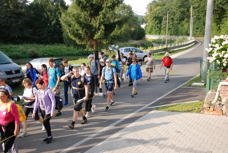 Szli i doszli przed Jej oblicze