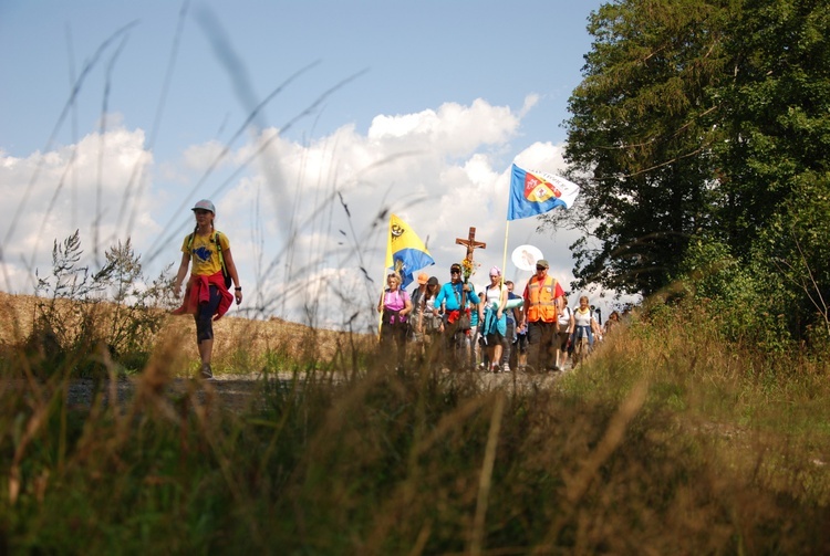 Szli i doszli przed Jej oblicze