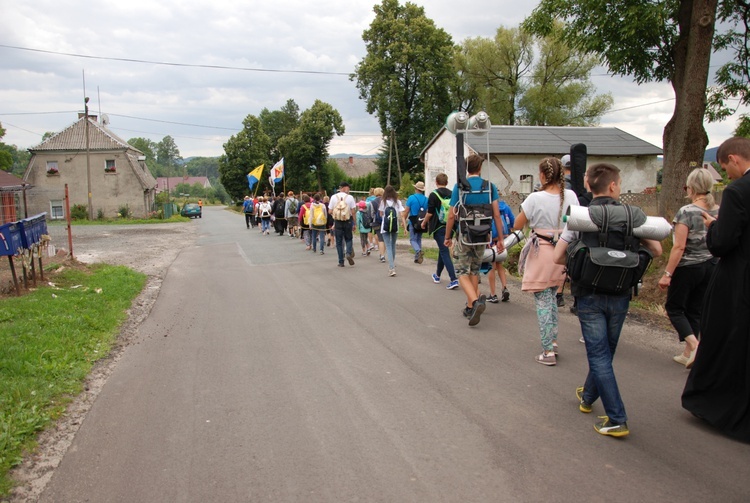 Szli i doszli przed Jej oblicze