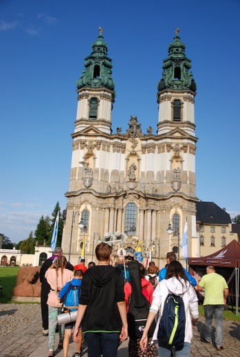 Szli i doszli przed Jej oblicze