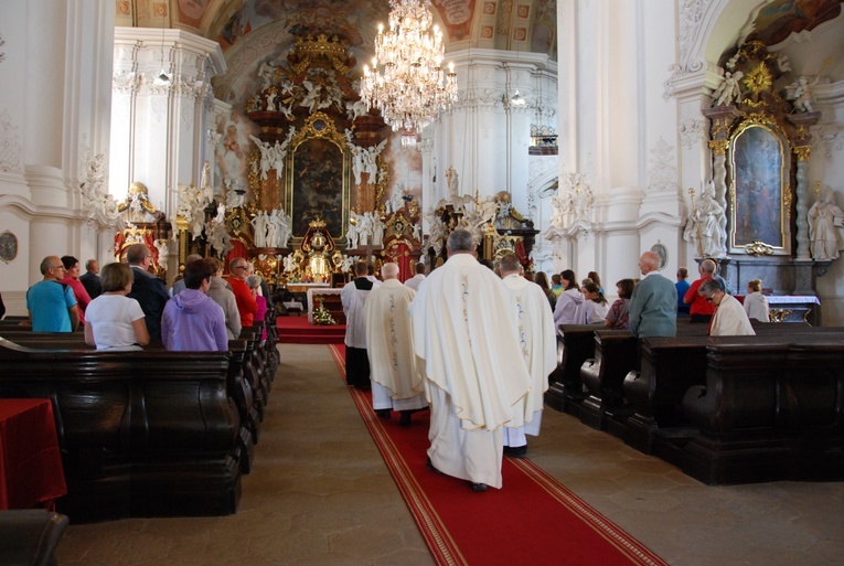 Szli i doszli przed Jej oblicze