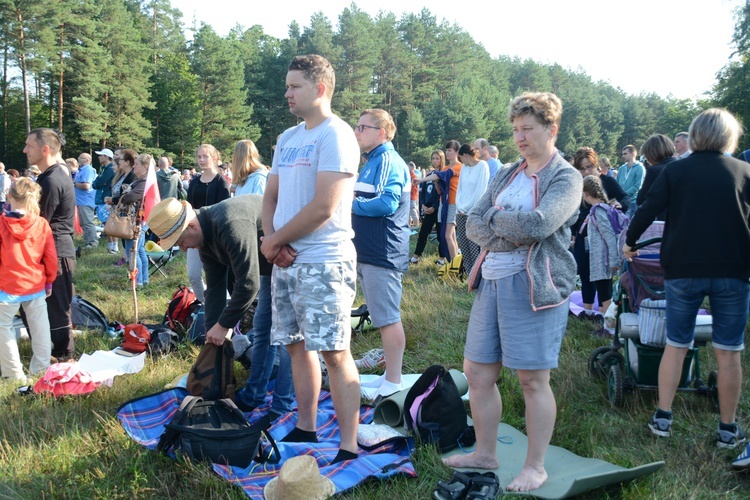 Poranek na polanie w Pietraszowie