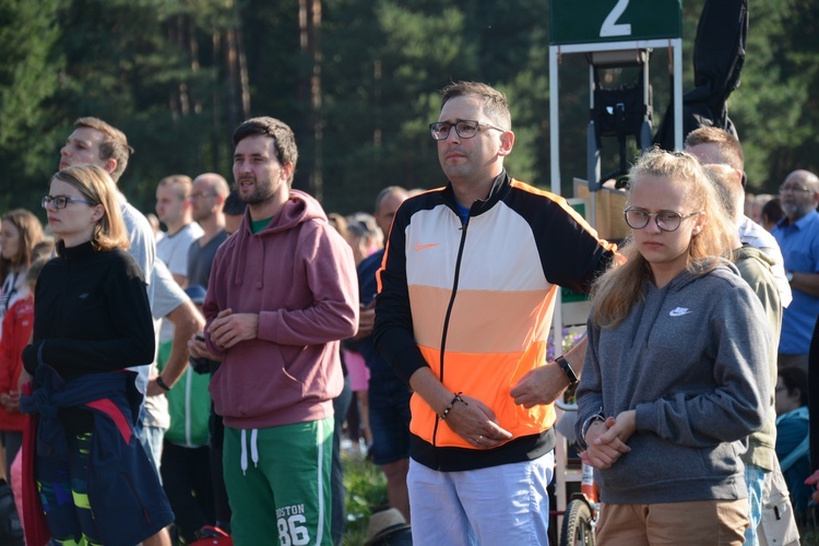 Poranek na polanie w Pietraszowie