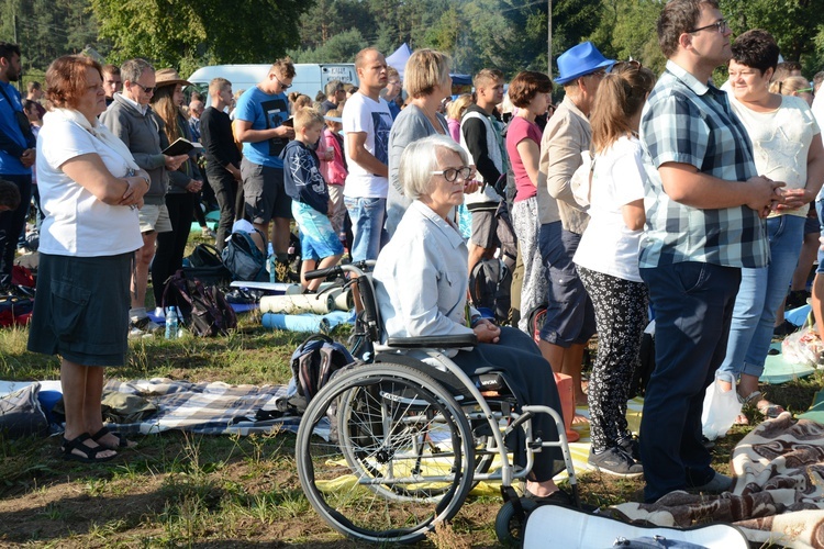 Poranek na polanie w Pietraszowie