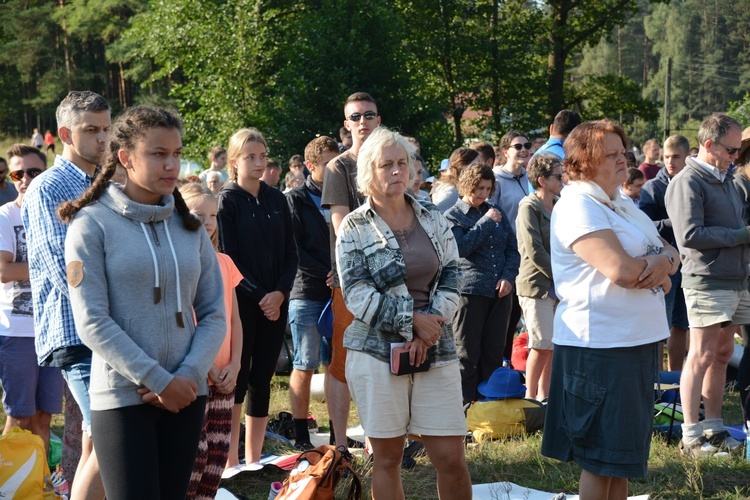 Poranek na polanie w Pietraszowie