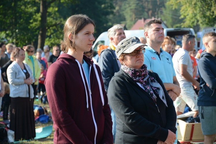 Poranek na polanie w Pietraszowie