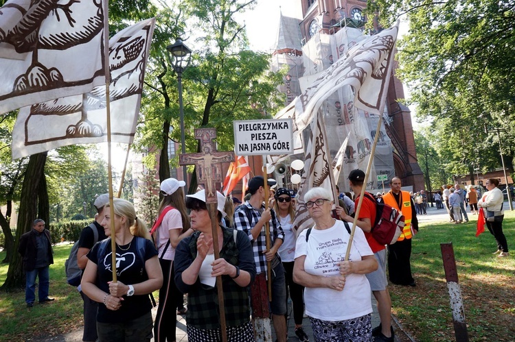 Gliwicka Piesza Pielgrzymka na Jasną Górę - rozpoczęcie w katedrze