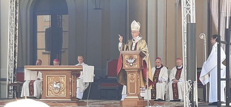 Tysiące wiernych pielgrzymują do Rud Raciborskich [ZDJĘCIA]