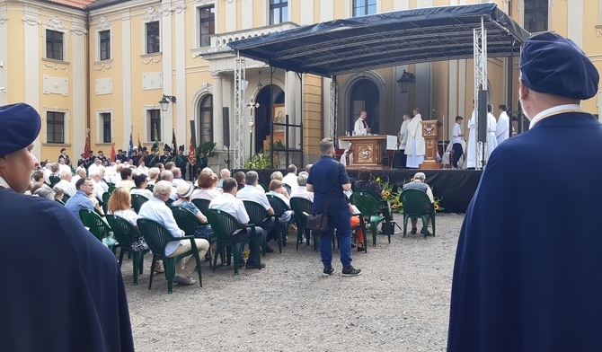 Tysiące wiernych pielgrzymują do Rud Raciborskich [ZDJĘCIA]