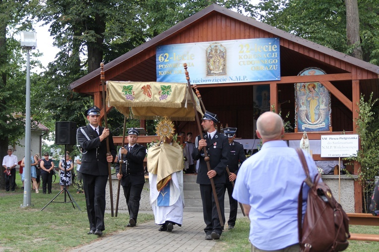 15 sierpnia w Ligocie Książęcej z pielgrzymami z Namysłowa i okolic