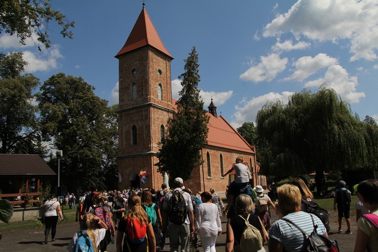 15 sierpnia w Ligocie Książęcej z pielgrzymami z Namysłowa i okolic