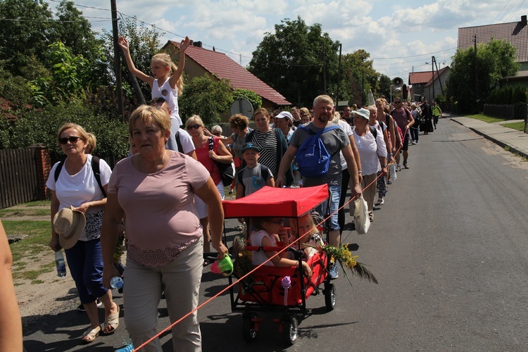 15 sierpnia w Ligocie Książęcej z pielgrzymami z Namysłowa i okolic