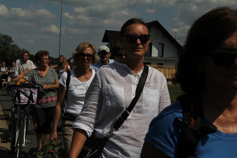 15 sierpnia w Ligocie Książęcej z pielgrzymami z Namysłowa i okolic