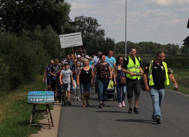 15 sierpnia w Ligocie Książęcej z pielgrzymami z Namysłowa i okolic