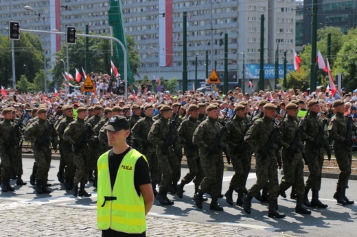 Katowice. Defilada "Wierni Polsce"