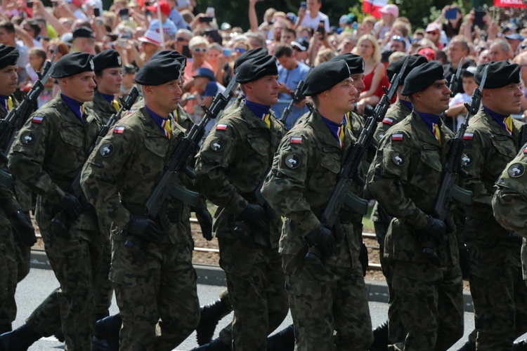 Katowice. Defilada "Wierni Polsce"