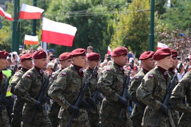 Katowice. Defilada "Wierni Polsce"