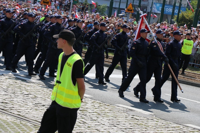 Katowice. Defilada "Wierni Polsce"