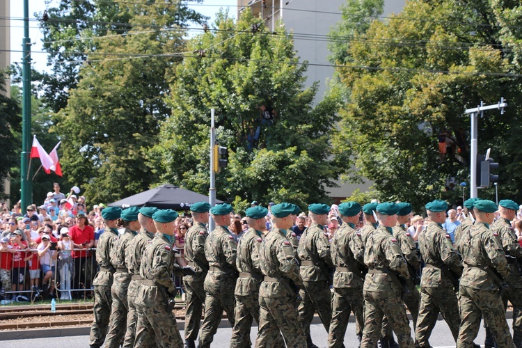 Katowice. Defilada "Wierni Polsce"