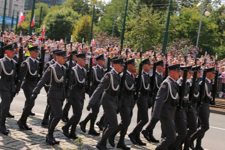 Katowice. Defilada "Wierni Polsce"