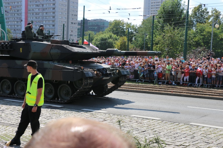 Katowice. Defilada "Wierni Polsce"