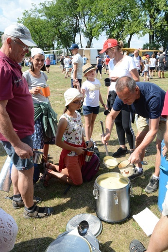 Pielgrzymkowy obiad w Gwoździanach