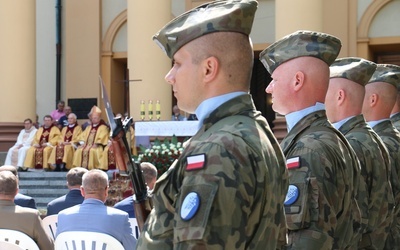 Obchody rozpoczęła Msza św. przed kościołem garnizonowym.