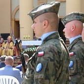 Obchody rozpoczęła Msza św. przed kościołem garnizonowym.