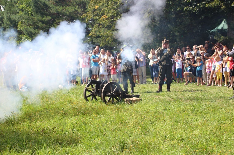 Uroczystość Wniebowzięcia NMP i piknik wojskowy w Rychwałdzie