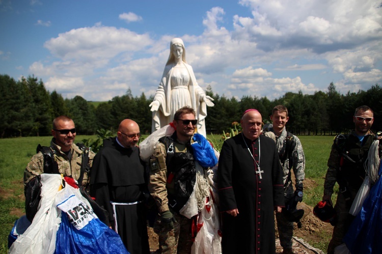 Uroczystość Wniebowzięcia NMP i piknik wojskowy w Rychwałdzie