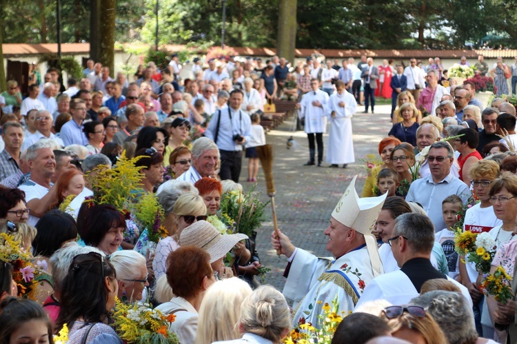 Uroczystość Wniebowzięcia NMP i piknik wojskowy w Rychwałdzie