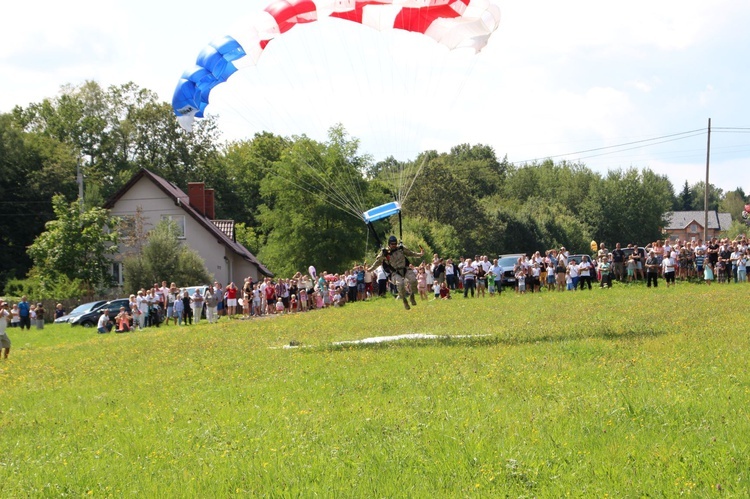 Uroczystość Wniebowzięcia NMP i piknik wojskowy w Rychwałdzie