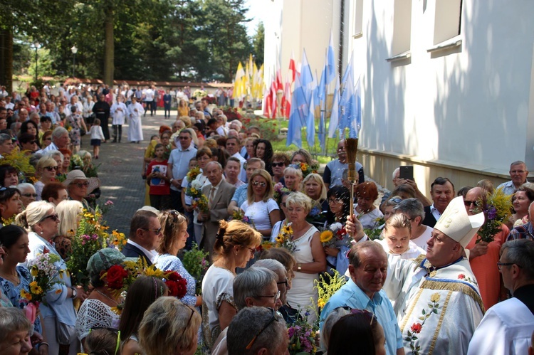 Uroczystość Wniebowzięcia NMP i piknik wojskowy w Rychwałdzie