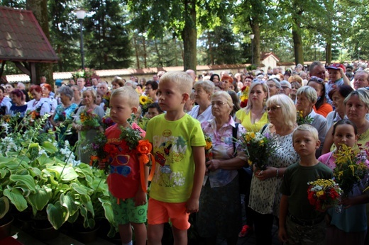 Uroczystość Wniebowzięcia NMP i piknik wojskowy w Rychwałdzie