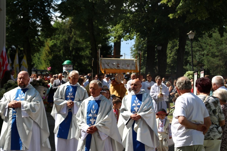 Uroczystość Wniebowzięcia NMP i piknik wojskowy w Rychwałdzie