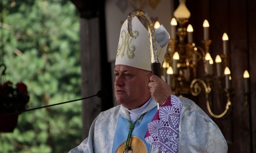 Bp Piotr Greger przewodniczył Mszy św. w uroczystość Wniebowzięcia NMP w Rychwałdzie.