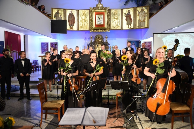 Koncert chóru i zaproszonych gości.