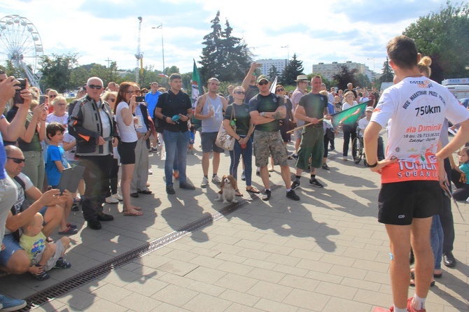 Przebiegł 750 km dla chorej Dominiki