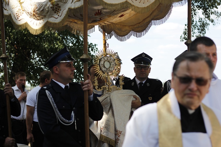 XVII Festyn Rodzinny w Bąkowie Górnym - Msza św.